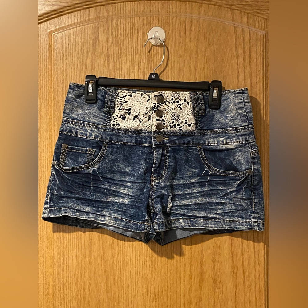 Harmony & Havoc Junior’s Size 11 Denim Shorts with Button Fly & Lace Design